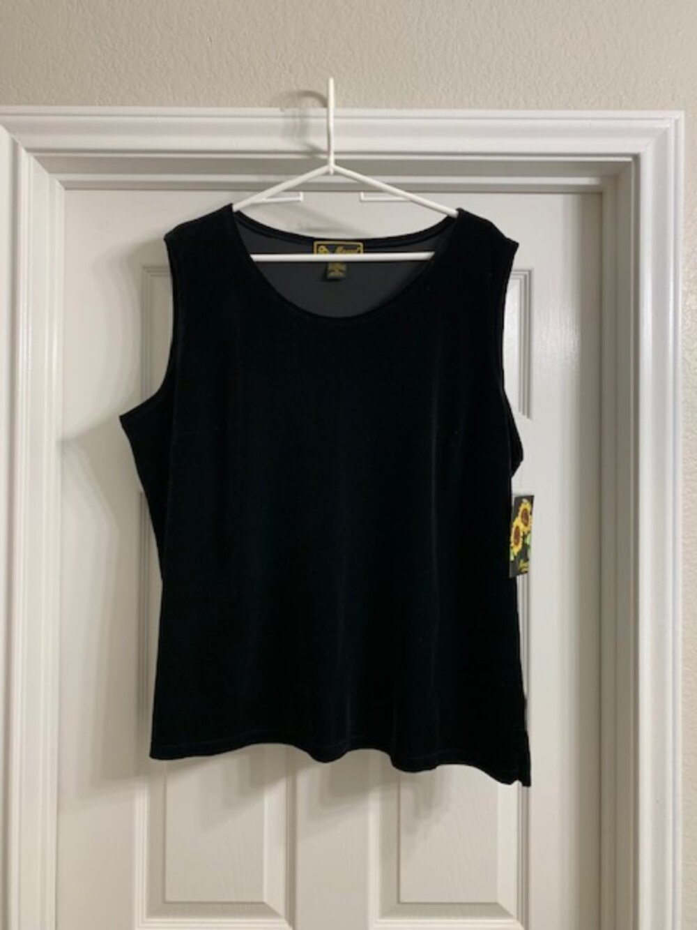 Mirasol Brand Women's Black Sleeveless Velvet Top, Size 2X, NWT